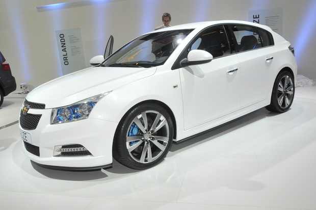 paris-chevy-cruze-hatch-01_620.jpg
