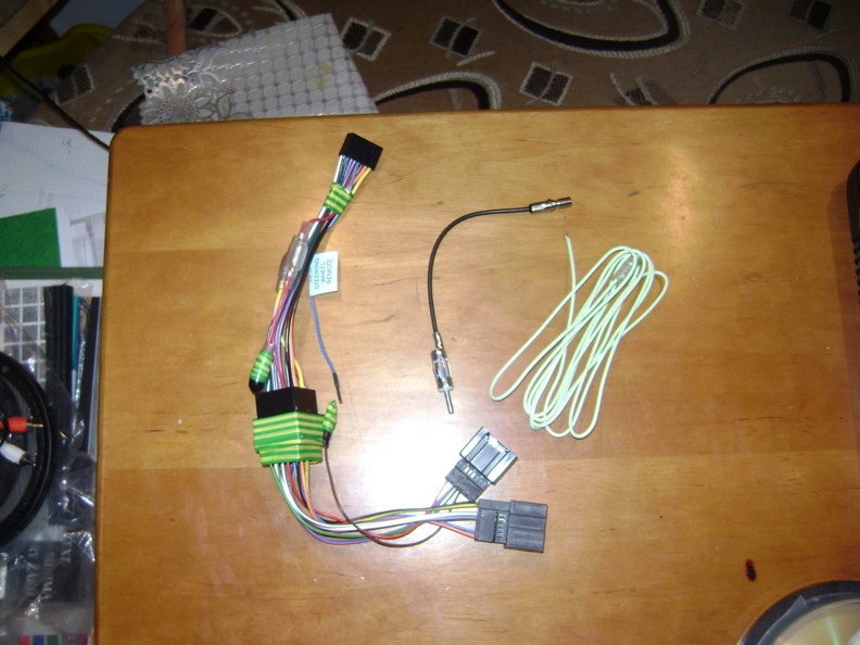 Napájecí ISO a adapter antény