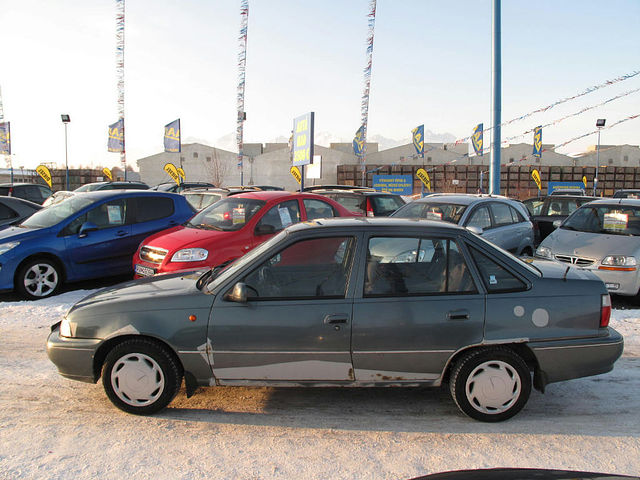 daewoo-nexia-sedan-1097808-4.jpg
