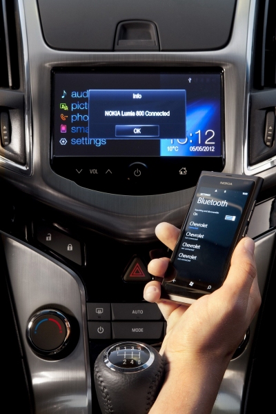 Chevrolet_Cruze_2012_facelift_SW_sedan_hatchback_096_800_600.jpg
