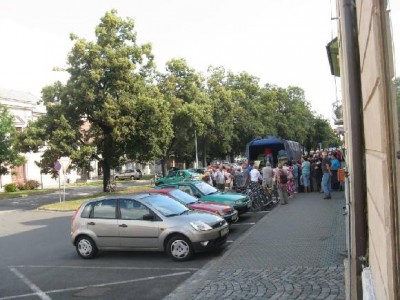 Fronta na zeleninu a ovoce srpen 2013.jpg