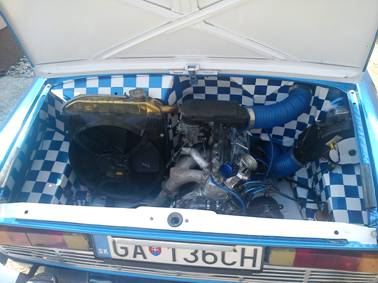 konečnyý stav motorového priestoru